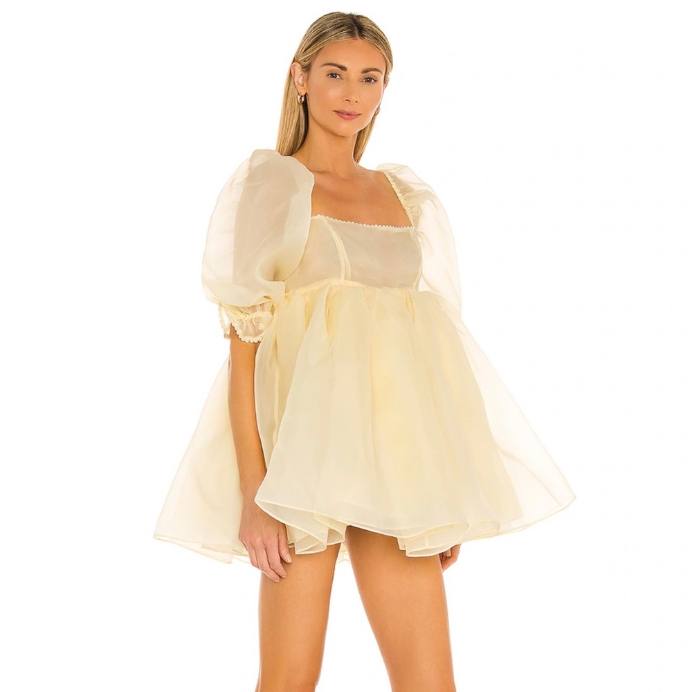 Selkie mini puff dress in color "banana." Size 8 but fits like a 6!